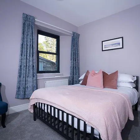 New 4 Bedroom At Waterhead Range By Letmestay *