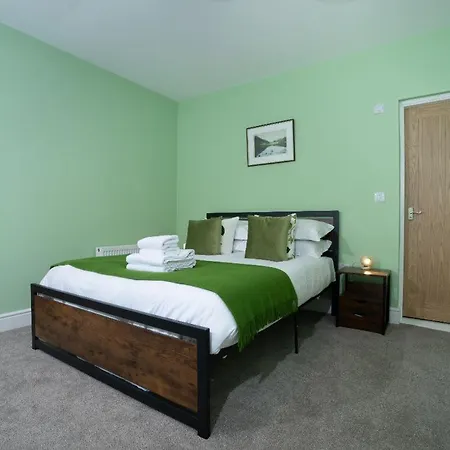 New 4 Bedroom At Waterhead Range By Letmestay Hébergement de vacances *