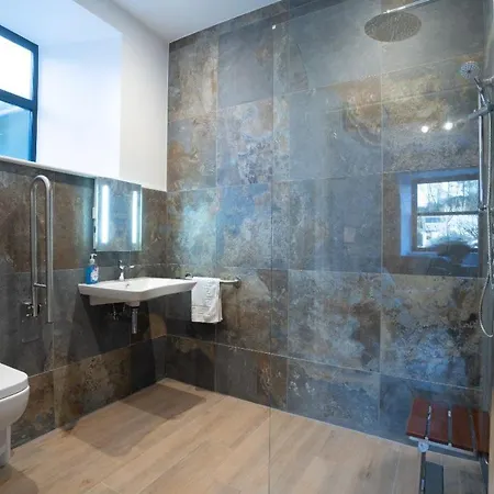 Hébergement de vacances New 4 Bedroom At Waterhead Range By Letmestay *