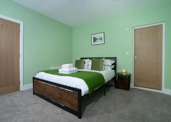 New 4 Bedroom At Waterhead Range By Letmestay Casa de Férias *