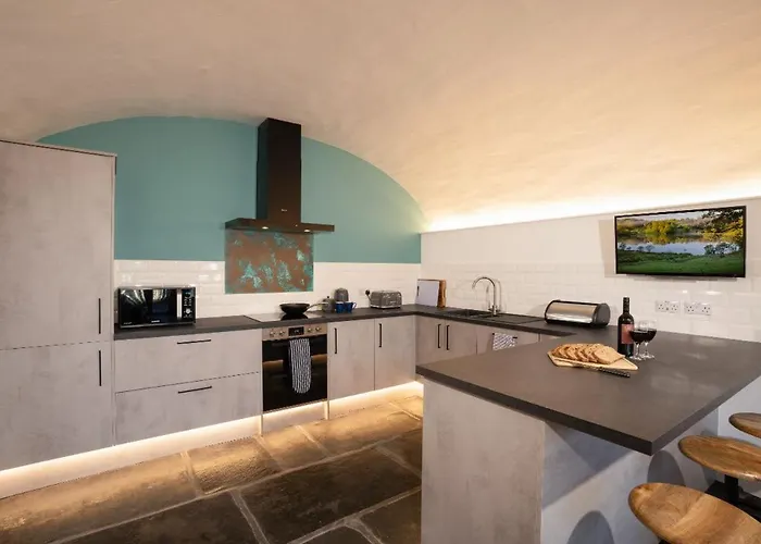 New 4 Bedroom At Waterhead Range By Letmestay Casa de Férias *