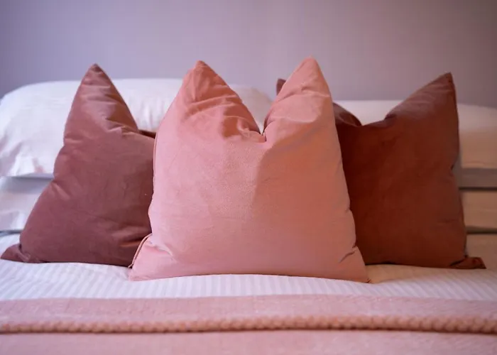 New 4 Bedroom At Waterhead Range By Letmestay *